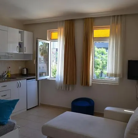 Apartman The Unforgettable Wait Side